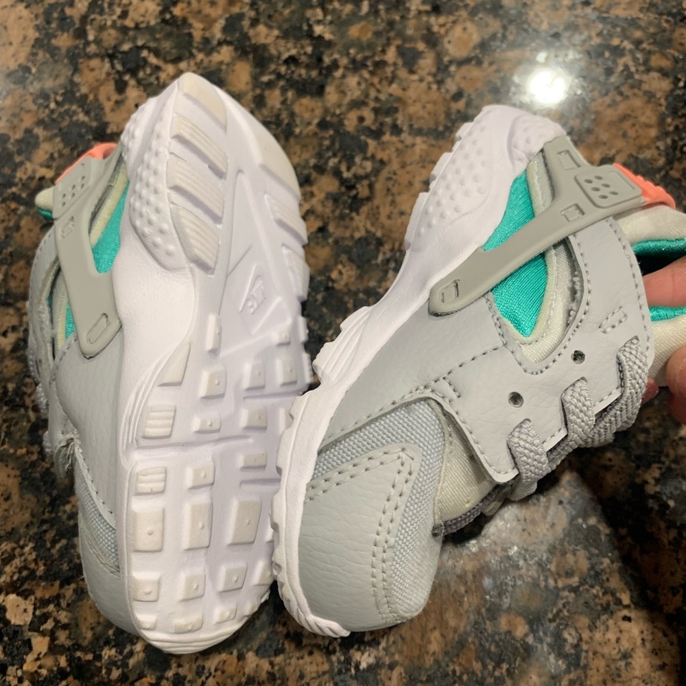 Shoes - Picture 3 of 4